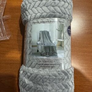 Chevron Jacquard Braided Throw - Gray